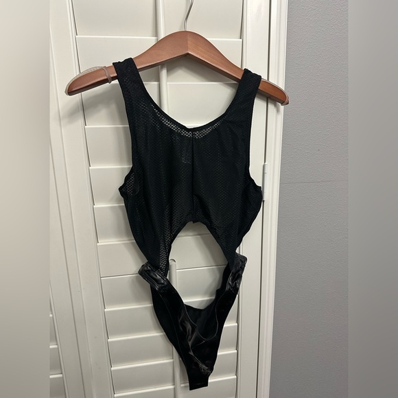 Fashion Nova Not Tripping Cutout Latex Bodysuit – Black – NWT - Picture 3 of 3